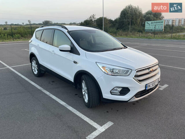 Білий Форд Ескейп, об'ємом двигуна 1.5 л та пробігом 145 тис. км за 12500 $, фото 1 на Automoto.ua