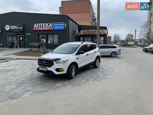 Белый Форд Эскейп, объемом двигателя 2.5 л и пробегом 180 тыс. км за 13000 $, фото 1 на Automoto.ua