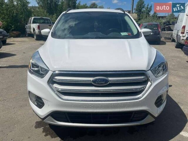 Белый Форд Эскейп, объемом двигателя 1.5 л и пробегом 117 тыс. км за 13000 $, фото 1 на Automoto.ua