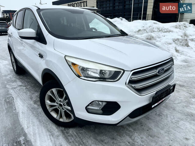 Белый Форд Эскейп, объемом двигателя 1.5 л и пробегом 214 тыс. км за 9999 $, фото 1 на Automoto.ua