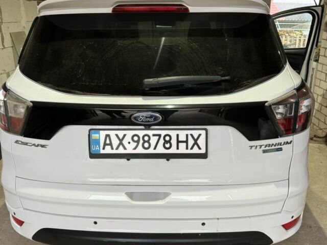 Белый Форд Эскейп, объемом двигателя 2 л и пробегом 130 тыс. км за 16020 $, фото 1 на Automoto.ua
