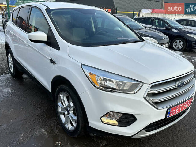 Белый Форд Эскейп, объемом двигателя 2 л и пробегом 140 тыс. км за 11900 $, фото 1 на Automoto.ua