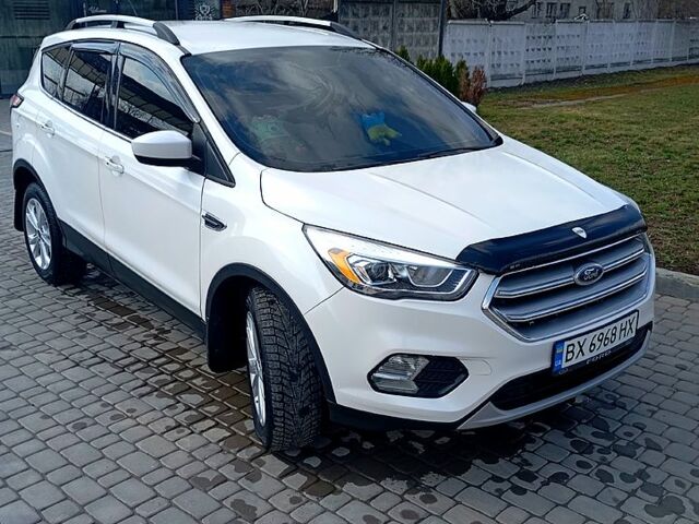 Білий Форд Ескейп, об'ємом двигуна 1.5 л та пробігом 28000 тис. км за 10600 $, фото 1 на Automoto.ua