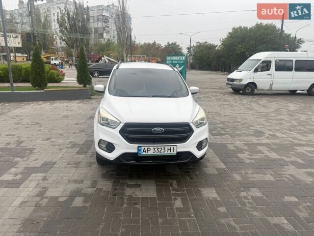 Белый Форд Эскейп, объемом двигателя 2 л и пробегом 160 тыс. км за 13100 $, фото 1 на Automoto.ua