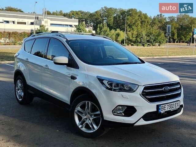 Белый Форд Эскейп, объемом двигателя 2 л и пробегом 110 тыс. км за 14500 $, фото 1 на Automoto.ua