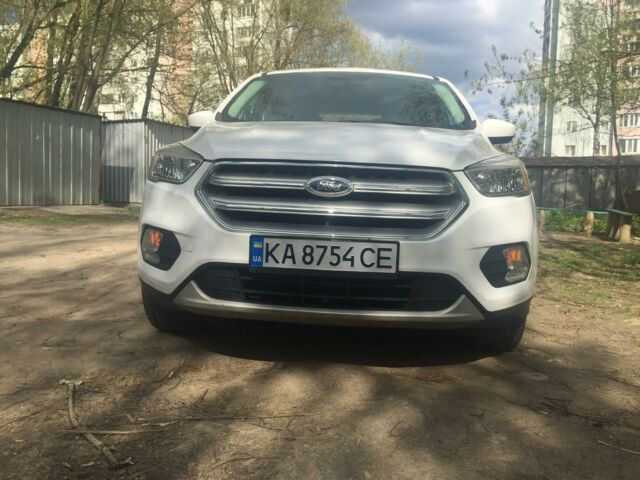 Белый Форд Эскейп, объемом двигателя 1.5 л и пробегом 130 тыс. км за 14700 $, фото 1 на Automoto.ua