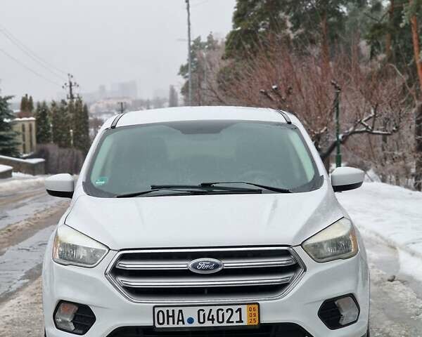 Белый Форд Эскейп, объемом двигателя 1.5 л и пробегом 121 тыс. км за 8500 $, фото 1 на Automoto.ua