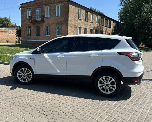 Белый Форд Эскейп, объемом двигателя 1.5 л и пробегом 64 тыс. км за 15000 $, фото 1 на Automoto.ua
