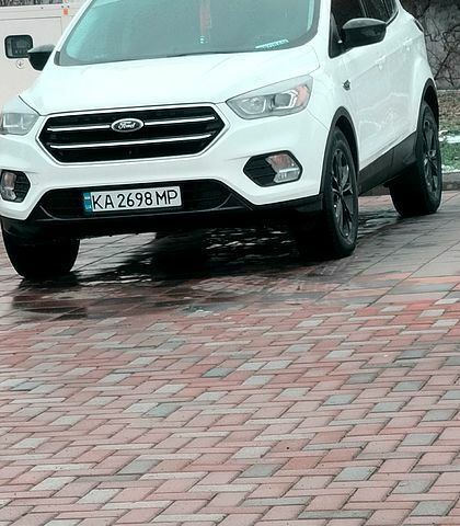 Белый Форд Эскейп, объемом двигателя 1.5 л и пробегом 158 тыс. км за 16480 $, фото 1 на Automoto.ua