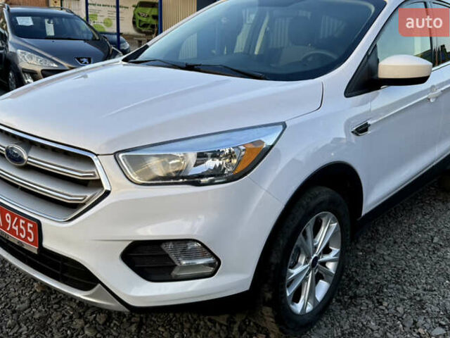 Белый Форд Эскейп, объемом двигателя 0 л и пробегом 140 тыс. км за 11800 $, фото 1 на Automoto.ua