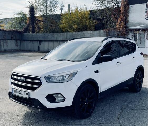 Белый Форд Эскейп, объемом двигателя 1.5 л и пробегом 130 тыс. км за 15000 $, фото 1 на Automoto.ua