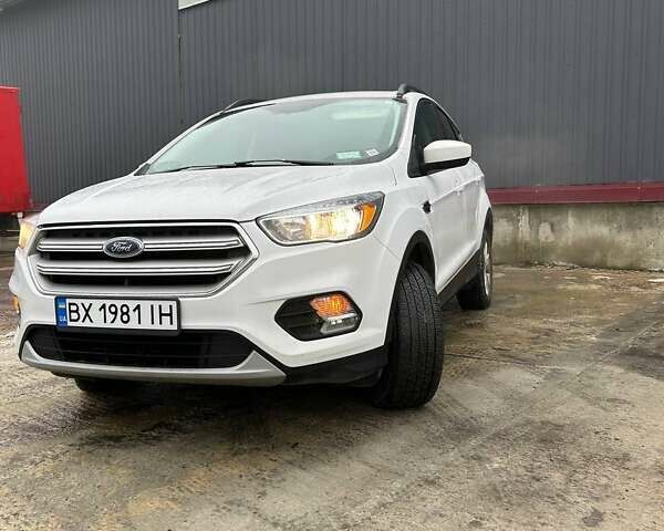 Белый Форд Эскейп, объемом двигателя 1.5 л и пробегом 320 тыс. км за 9800 $, фото 1 на Automoto.ua