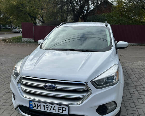 Белый Форд Эскейп, объемом двигателя 1.5 л и пробегом 95 тыс. км за 11500 $, фото 1 на Automoto.ua