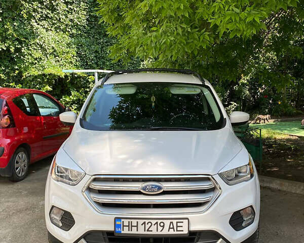 Белый Форд Эскейп, объемом двигателя 1.5 л и пробегом 52 тыс. км за 14900 $, фото 1 на Automoto.ua
