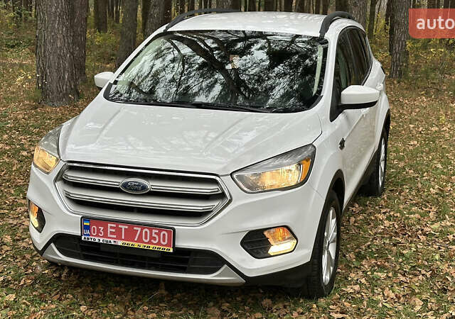 Білий Форд Ескейп, об'ємом двигуна 1.5 л та пробігом 180 тис. км за 11300 $, фото 1 на Automoto.ua