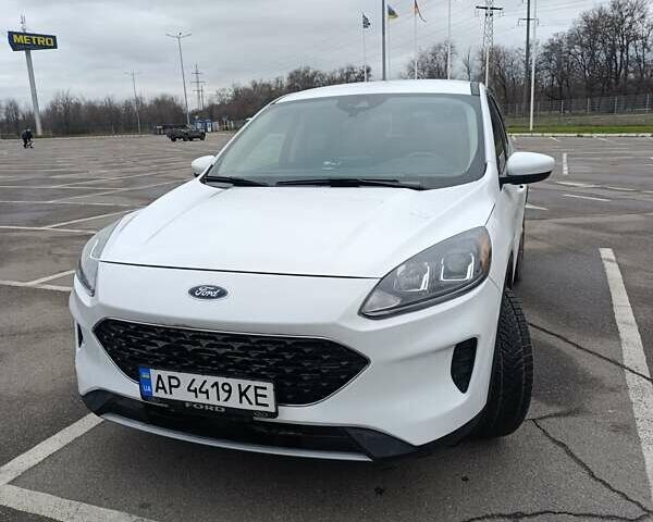 Белый Форд Эскейп, объемом двигателя 1.5 л и пробегом 84 тыс. км за 16000 $, фото 1 на Automoto.ua