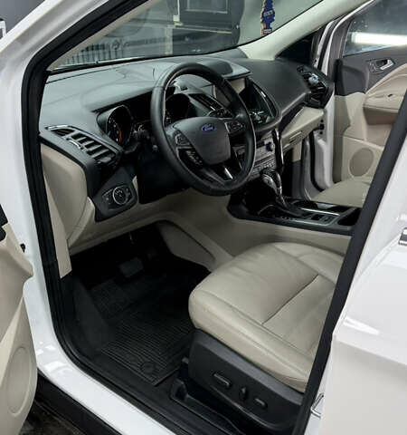 Белый Форд Эскейп, объемом двигателя 2 л и пробегом 69 тыс. км за 16300 $, фото 1 на Automoto.ua