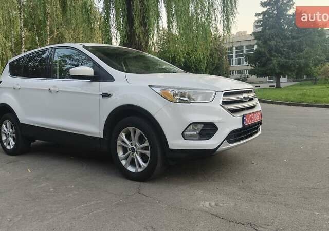 Белый Форд Эскейп, объемом двигателя 1.5 л и пробегом 70 тыс. км за 14500 $, фото 1 на Automoto.ua