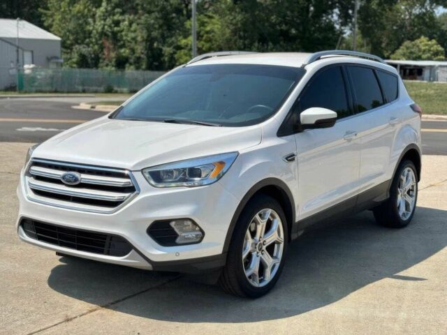 Белый Форд Эскейп, объемом двигателя 2 л и пробегом 41 тыс. км за 11200 $, фото 1 на Automoto.ua