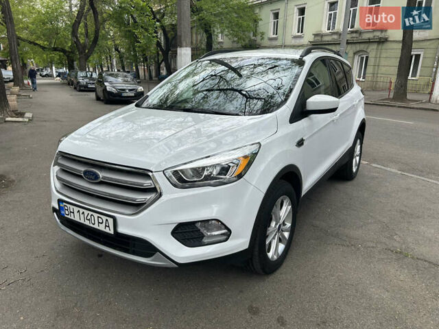 Белый Форд Эскейп, объемом двигателя 1.5 л и пробегом 34 тыс. км за 17500 $, фото 1 на Automoto.ua