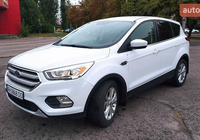 Белый Форд Эскейп, объемом двигателя 2 л и пробегом 75 тыс. км за 19500 $, фото 1 на Automoto.ua