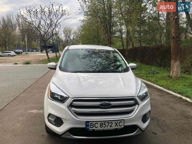 Белый Форд Эскейп, объемом двигателя 1.5 л и пробегом 82 тыс. км за 11700 $, фото 1 на Automoto.ua