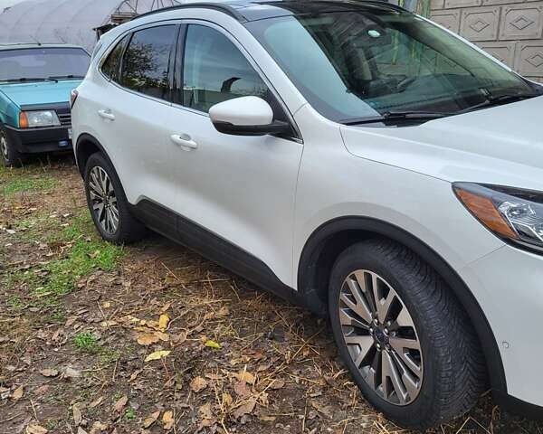 Белый Форд Эскейп, объемом двигателя 2.5 л и пробегом 135 тыс. км за 23000 $, фото 1 на Automoto.ua