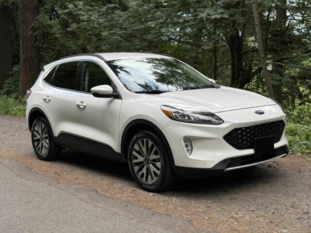 Білий Форд Ескейп, об'ємом двигуна 2 л та пробігом 32 тис. км за 5500 $, фото 1 на Automoto.ua