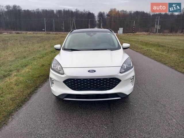 Білий Форд Ескейп, об'ємом двигуна 1.5 л та пробігом 32 тис. км за 19000 $, фото 1 на Automoto.ua