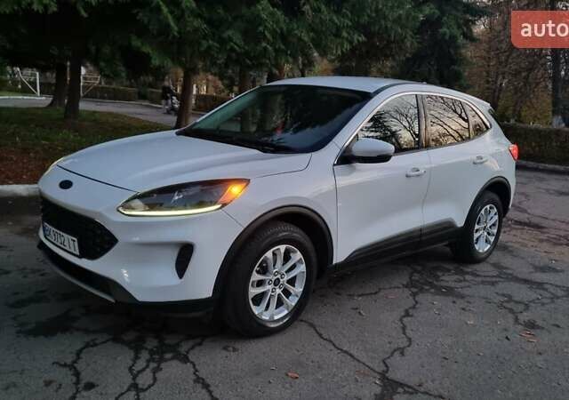 Белый Форд Эскейп, объемом двигателя 1.5 л и пробегом 93 тыс. км за 16500 $, фото 1 на Automoto.ua