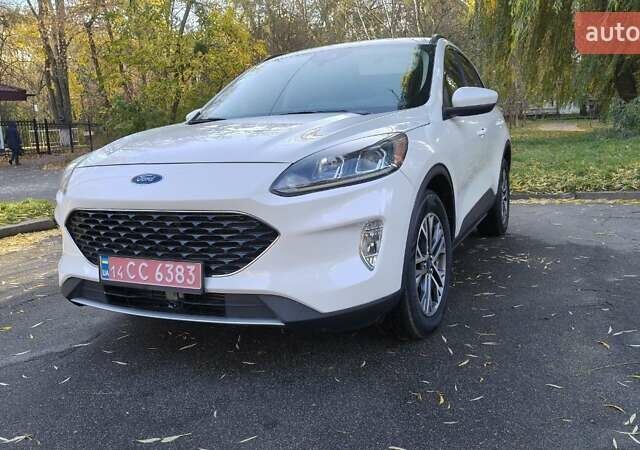 Білий Форд Ескейп, об'ємом двигуна 1.5 л та пробігом 101 тис. км за 17900 $, фото 1 на Automoto.ua