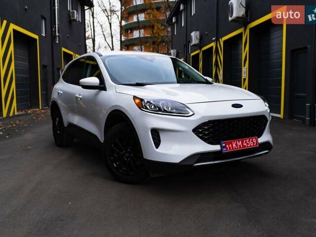 Белый Форд Эскейп, объемом двигателя 2.5 л и пробегом 130 тыс. км за 19700 $, фото 1 на Automoto.ua