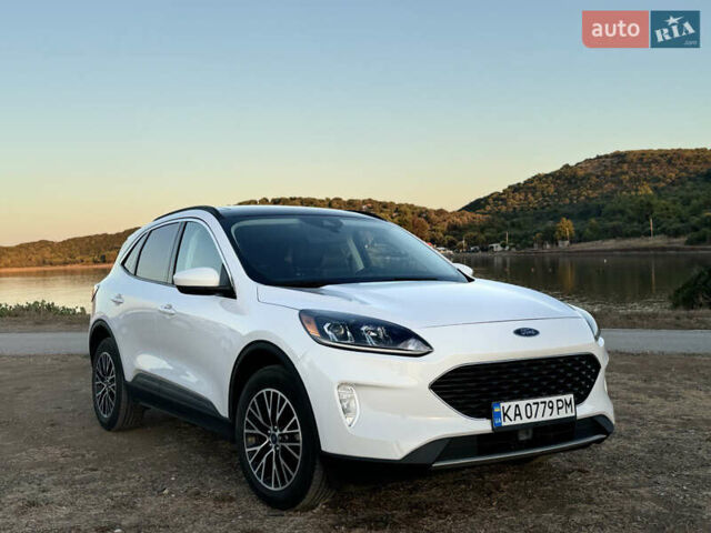 Білий Форд Ескейп, об'ємом двигуна 2.5 л та пробігом 60 тис. км за 25900 $, фото 1 на Automoto.ua