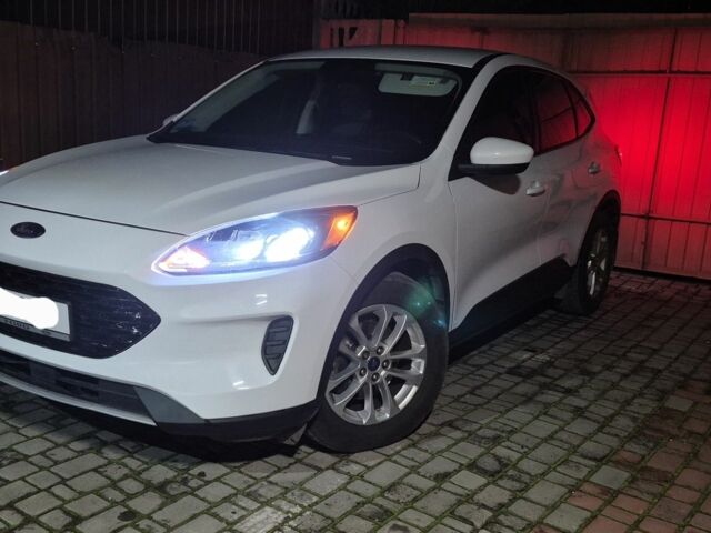 Білий Форд Ескейп, об'ємом двигуна 1.5 л та пробігом 89 тис. км за 15999 $, фото 1 на Automoto.ua