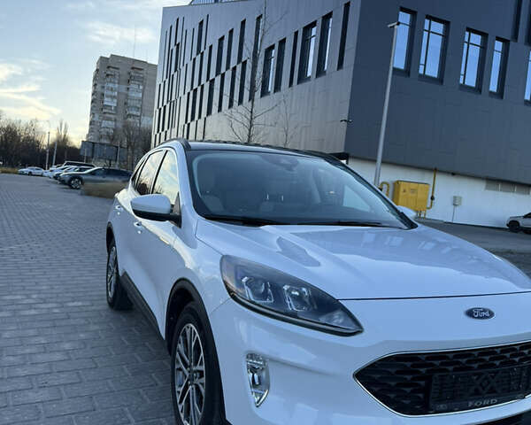 Белый Форд Эскейп, объемом двигателя 0 л и пробегом 24 тыс. км за 17999 $, фото 1 на Automoto.ua