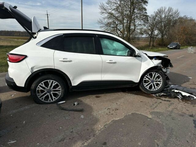 Белый Форд Эскейп, объемом двигателя 0 л и пробегом 150 тыс. км за 12000 $, фото 1 на Automoto.ua