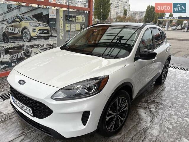 Белый Форд Эскейп, объемом двигателя 2.5 л и пробегом 69 тыс. км за 27000 $, фото 1 на Automoto.ua