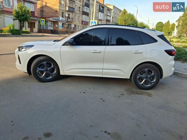 Білий Форд Ескейп, об'ємом двигуна 1.5 л та пробігом 60 тис. км за 18800 $, фото 1 на Automoto.ua
