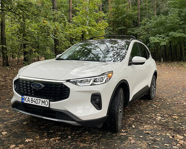 Білий Форд Ескейп, об'ємом двигуна 2.5 л та пробігом 10 тис. км за 32700 $, фото 1 на Automoto.ua