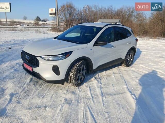 Білий Форд Ескейп, об'ємом двигуна 1.5 л та пробігом 8 тис. км за 21000 $, фото 1 на Automoto.ua