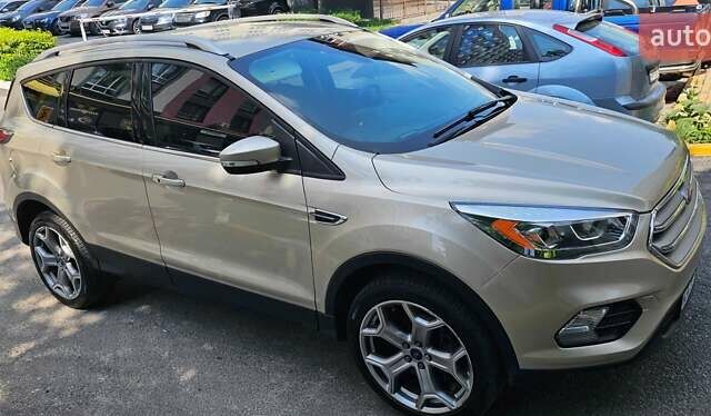 Бежевый Форд Эскейп, объемом двигателя 2 л и пробегом 133 тыс. км за 14500 $, фото 1 на Automoto.ua