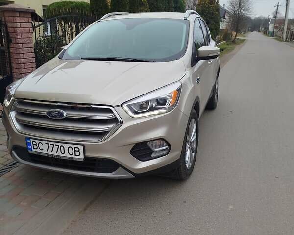 Бежевый Форд Эскейп, объемом двигателя 1.5 л и пробегом 110 тыс. км за 13000 $, фото 1 на Automoto.ua