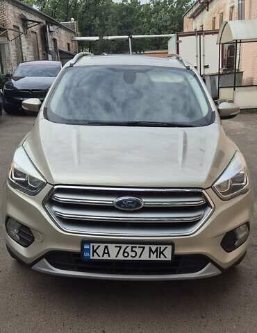 Бежевый Форд Эскейп, объемом двигателя 2 л и пробегом 178 тыс. км за 17000 $, фото 1 на Automoto.ua