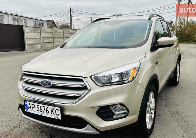 Бежевый Форд Эскейп, объемом двигателя 1.5 л и пробегом 106 тыс. км за 13800 $, фото 1 на Automoto.ua