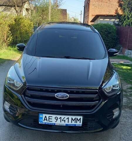 Черный Форд Эскейп, объемом двигателя 2 л и пробегом 135 тыс. км за 14500 $, фото 1 на Automoto.ua