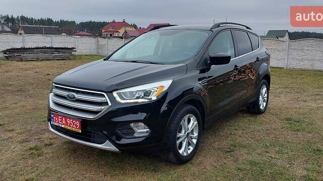 Черный Форд Эскейп, объемом двигателя 1.5 л и пробегом 254 тыс. км за 10700 $, фото 1 на Automoto.ua
