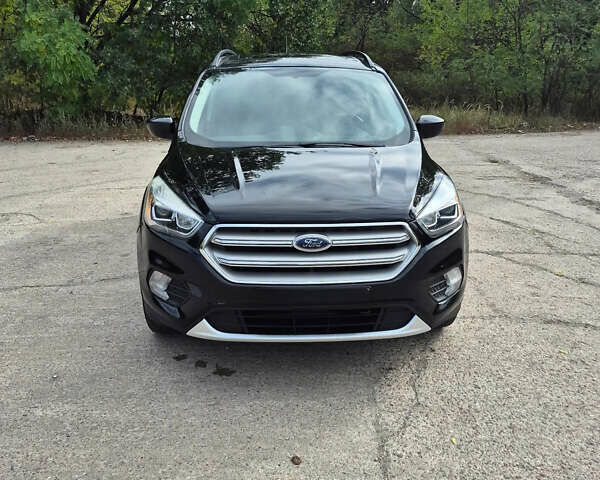 Черный Форд Эскейп, объемом двигателя 1.5 л и пробегом 191 тыс. км за 10000 $, фото 1 на Automoto.ua