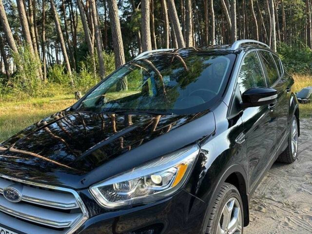 Черный Форд Эскейп, объемом двигателя 2 л и пробегом 126 тыс. км за 15000 $, фото 1 на Automoto.ua