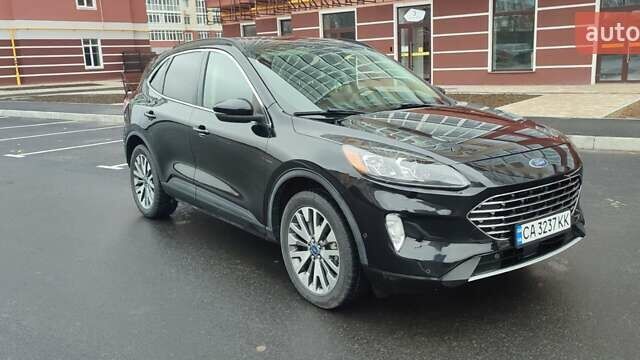 Черный Форд Эскейп, объемом двигателя 2 л и пробегом 130 тыс. км за 17200 $, фото 1 на Automoto.ua