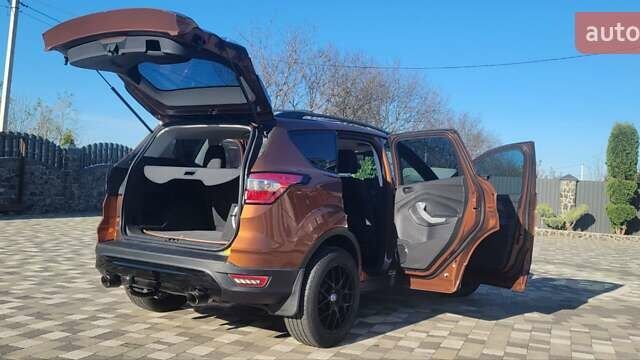 Коричневый Форд Эскейп, объемом двигателя 2.49 л и пробегом 260 тыс. км за 15300 $, фото 1 на Automoto.ua